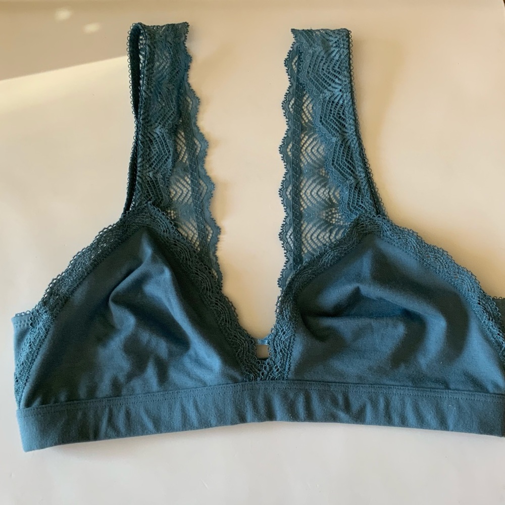 B.TEMPT’D BY WACOAL  INNOCENCE  BRALETTE - Picture 11 of 11